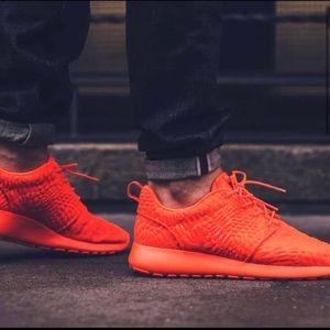 Nike Roshe “Red Diamond back”